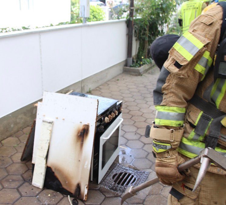Brennender Ofen sorgt für Feuerwehreinsatz